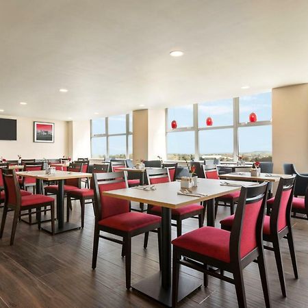 Ramada East Kilbride Hotel Bagian luar foto