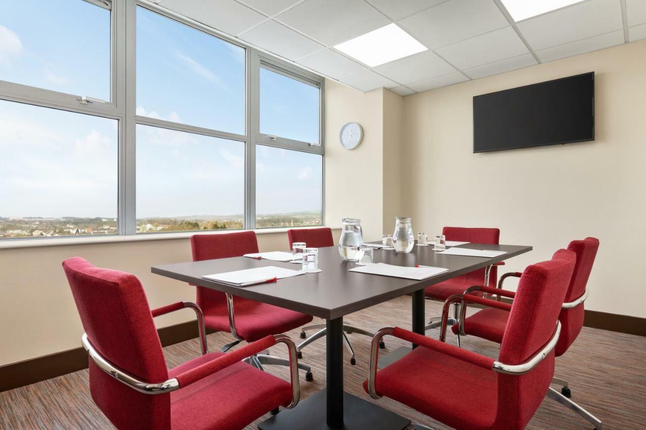 Ramada East Kilbride Hotel Bagian luar foto