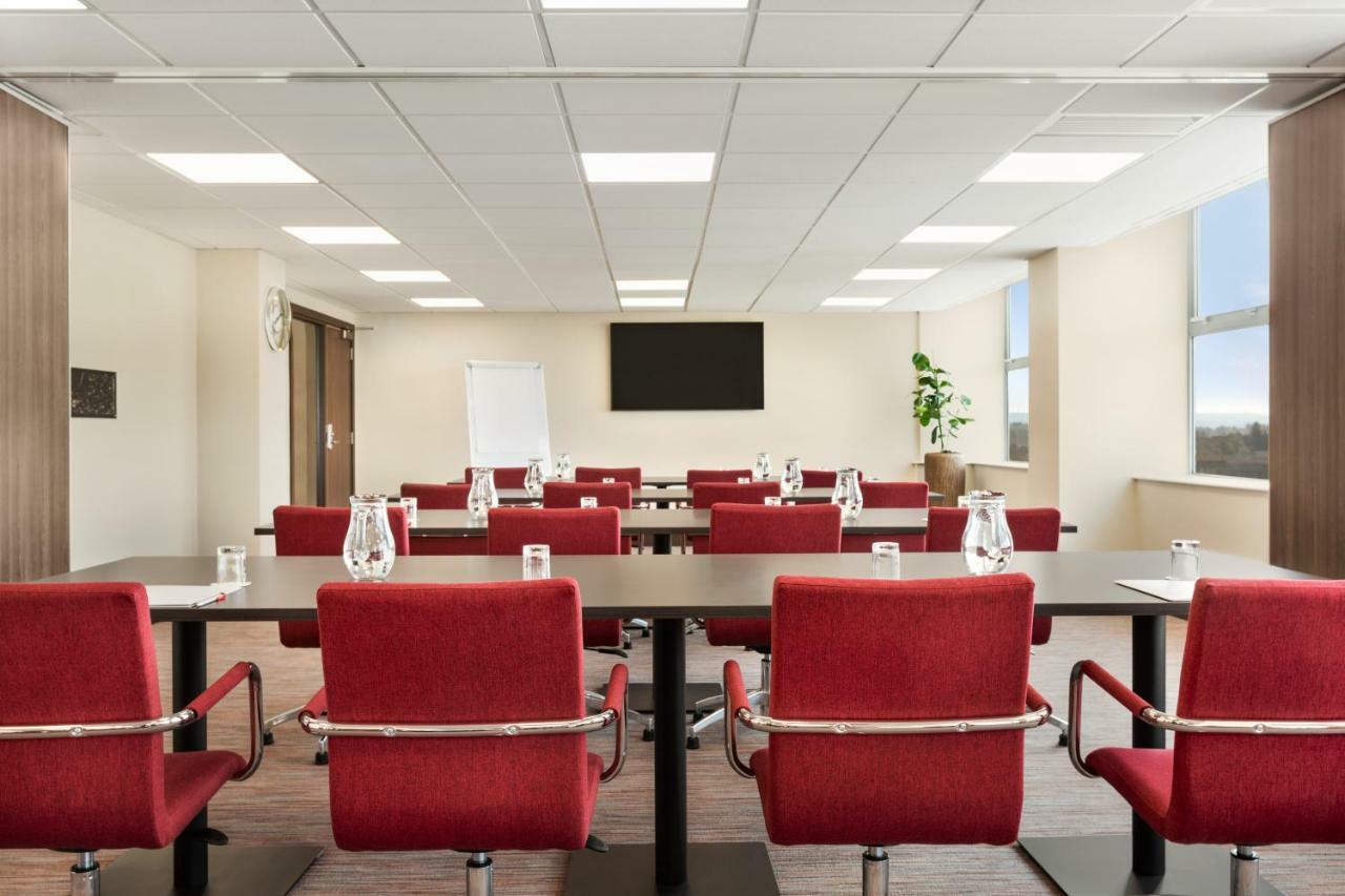 Ramada East Kilbride Hotel Bagian luar foto