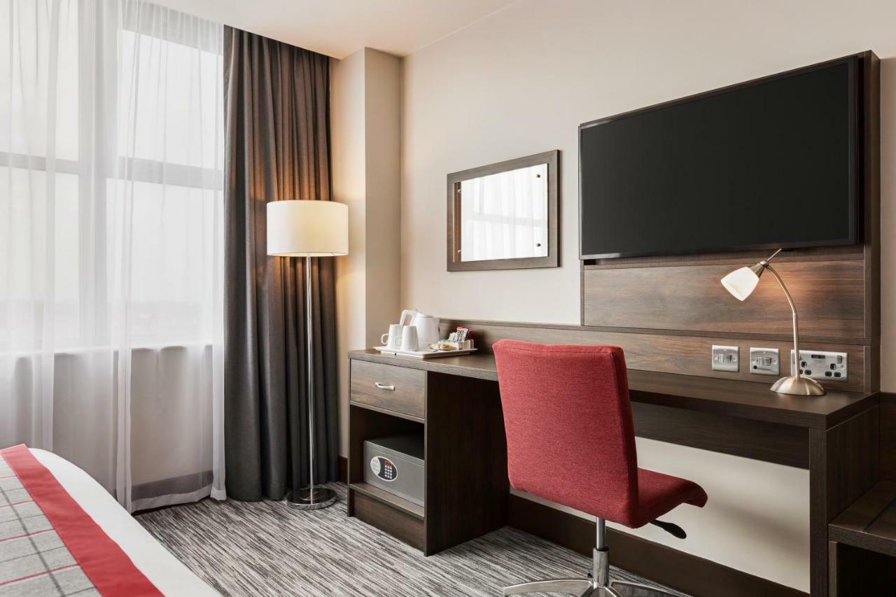 Ramada East Kilbride Hotel Bagian luar foto