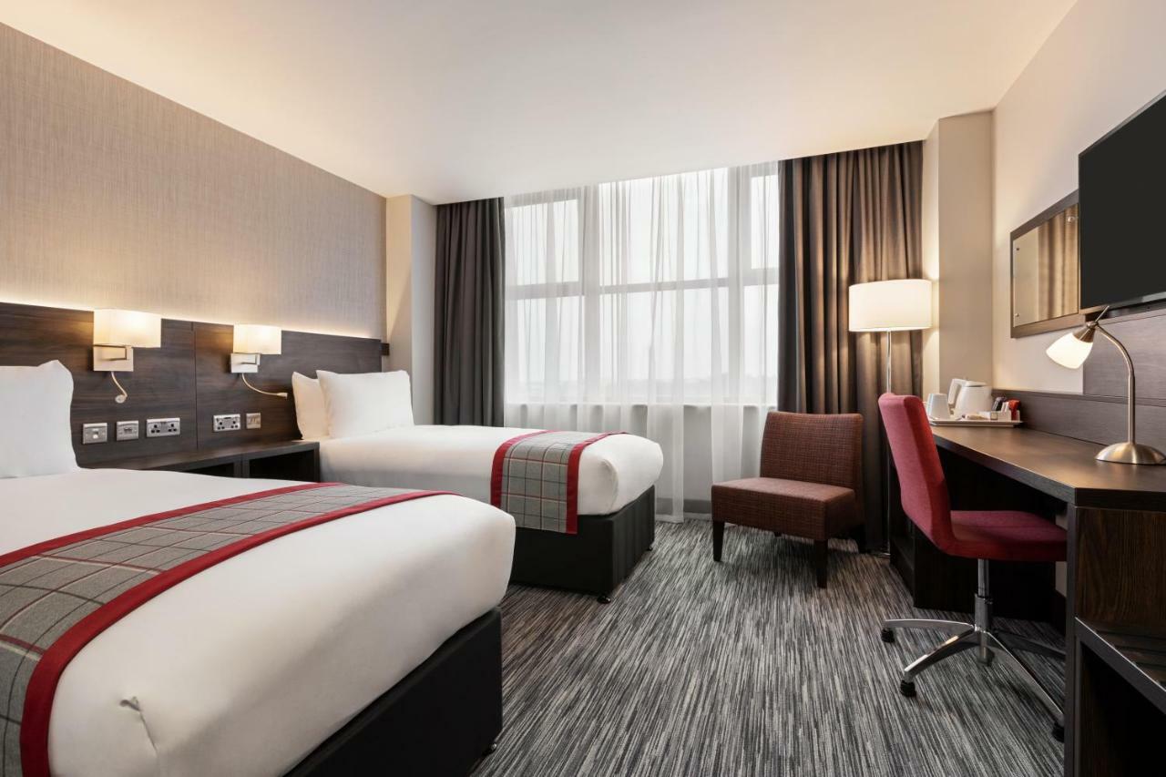 Ramada East Kilbride Hotel Bagian luar foto