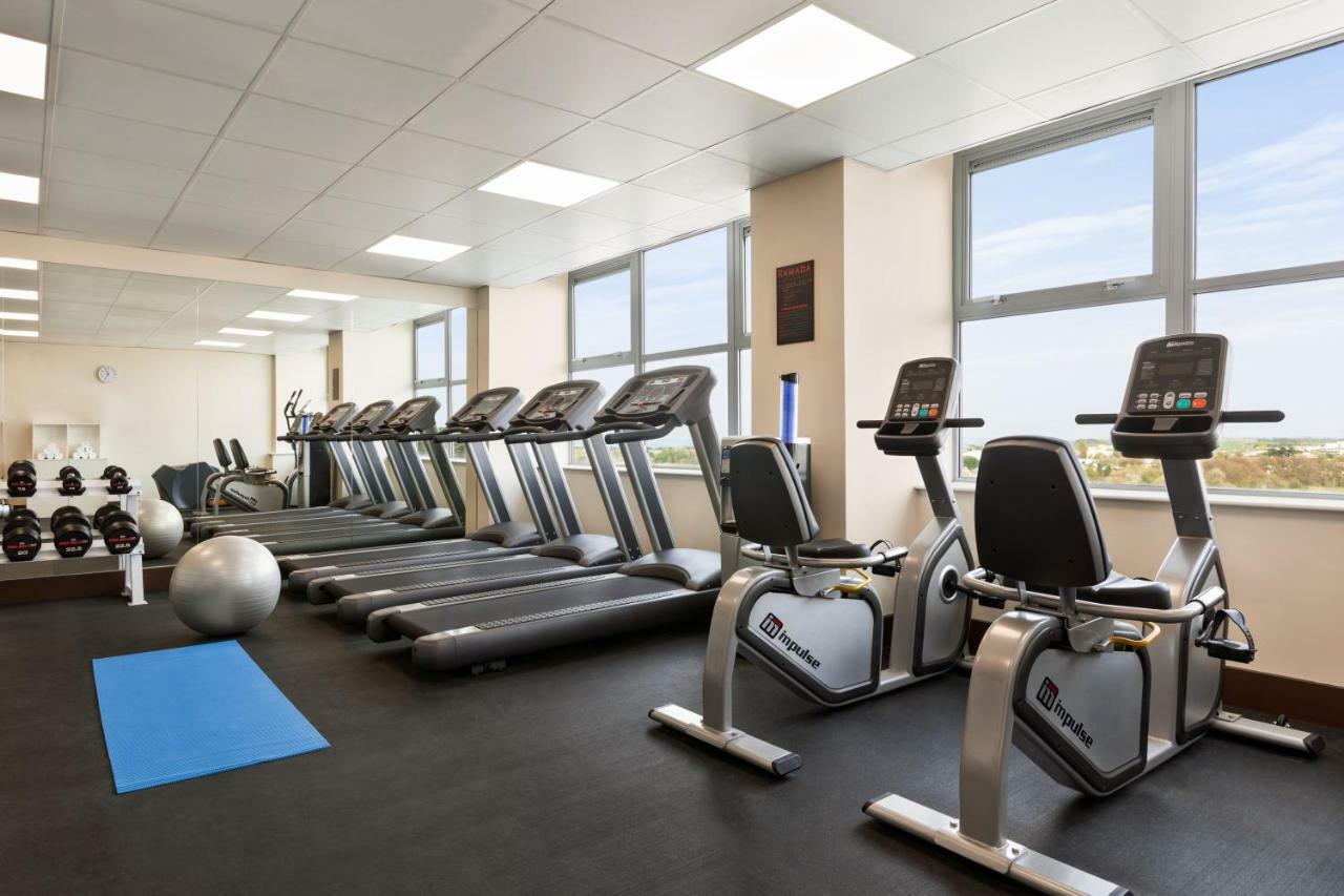 Ramada East Kilbride Hotel Bagian luar foto