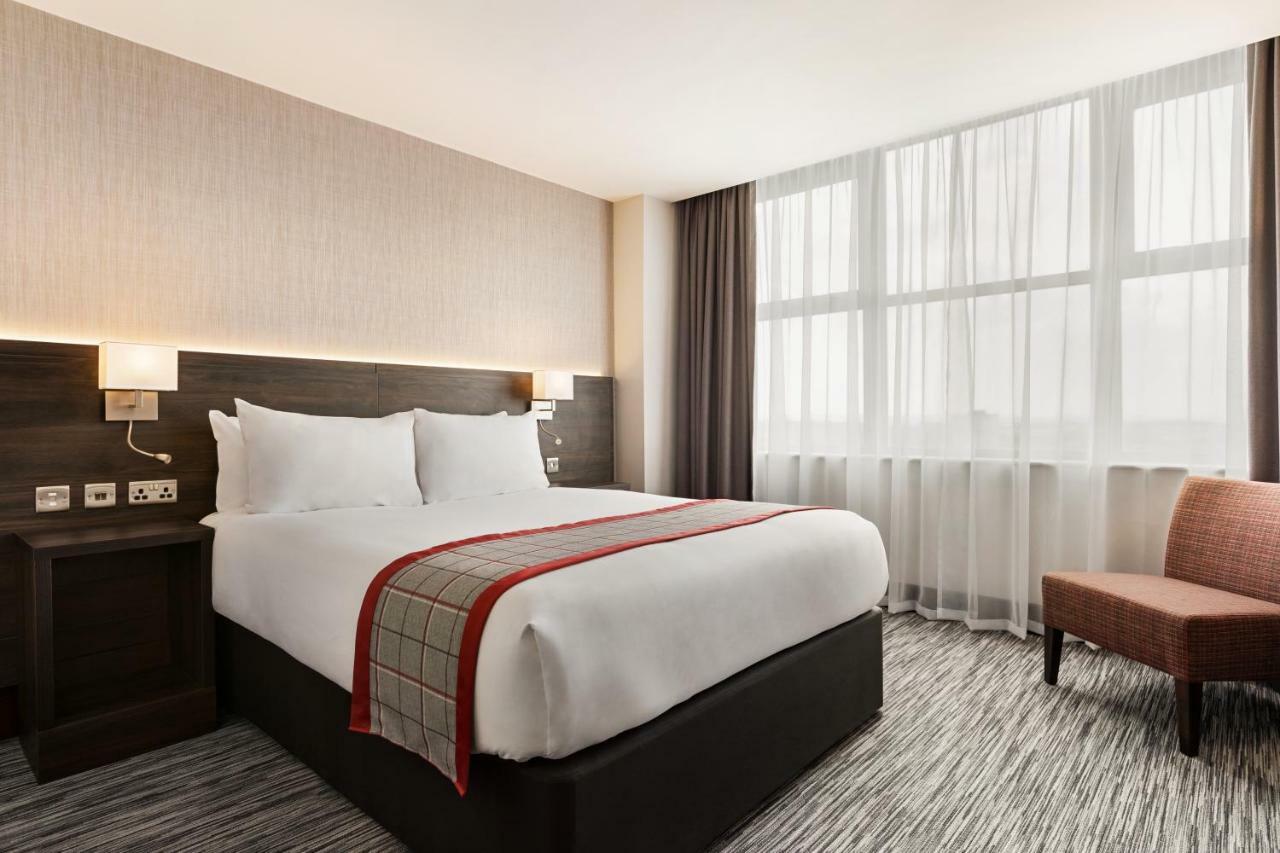 Ramada East Kilbride Hotel Bagian luar foto