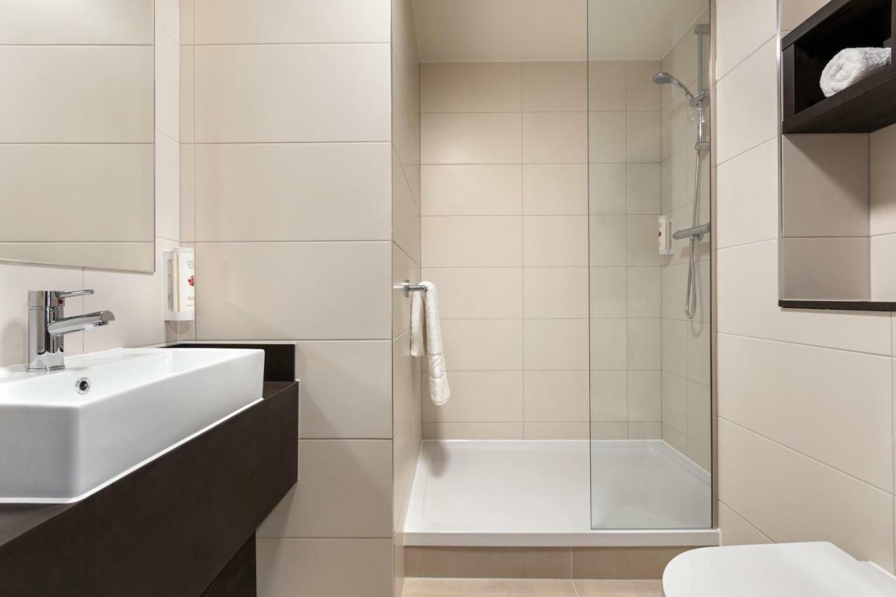 Ramada East Kilbride Hotel Bagian luar foto
