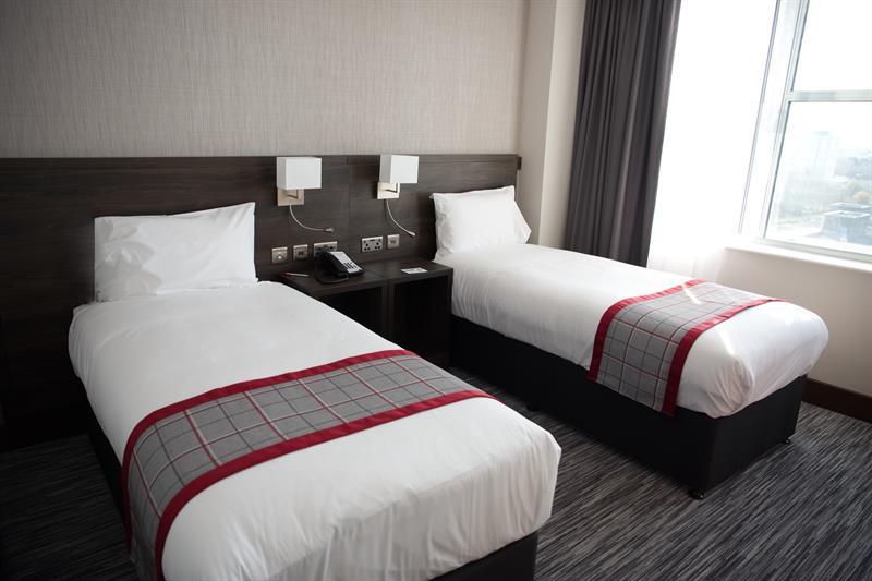 Ramada East Kilbride Hotel Bagian luar foto